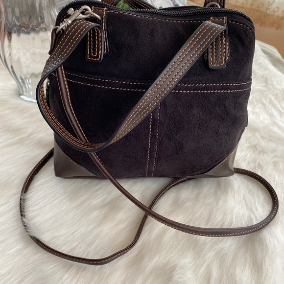 Tommy Hilfiger hand and purse/ crossbody - Picture 4 of 11